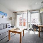 Wohn-Essbereich mit Zugang zum Balkon...