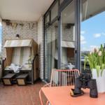 Balkon mit Strandkorb