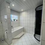 Großes Badezimmer