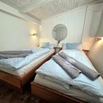 Kleines Schlafzimmer  über 11 Stufen zu erreichen.
2 Einzelbetten je 90mal 190cm