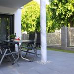 Terrasse mit Gartenmöbel