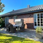 XXL-Terrasse mit Dining-Möbeln.