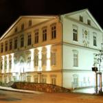 Villa bei Nacht