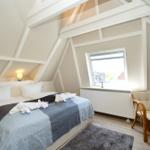 Schlafzimmer (180x200 cm) im DG