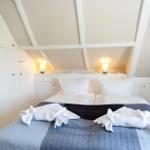 Schlafzimmer (180x200 cm) im DG