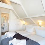 Schlafzimmer (180x200 cm) im DG mit Bad en Suite