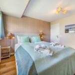 Schlafzimmer 1 mit 1,60m Doppelbett