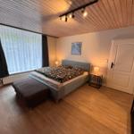 großes Schlafzimmer (1) mit Doppelbett