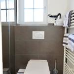Toilette, Handtuchheizkörper, Föhn