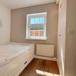 Schlafzimmer, Einbauschrank, Verdunkelungsplissee im Fenster