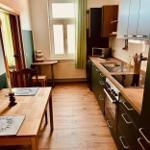 Küche mit Fenster - voll ausgestattet-