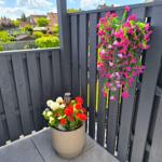 Super große Terrasse mit Sonnenliegen, Tisch und Stühle