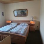 Schlafzimmer 1 mit Babybett