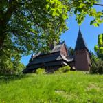 Stabkirche (Holzkirche)  in Hahnenklee, wo der Liebesbankweg endet.
Sie ist nach dem Vorbild norwegischer Kirchen gebaut.
Ausflugs-Tipp!!!