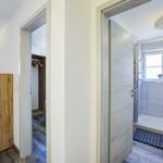 Flur mit Blick zum Badezimmer & Schlafzimmer...