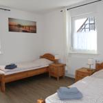 2. Schlafzimmer mit 2 Einzelbetten und  Kleiderschrank, sowie Fliegengitter