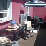 gemütliche Terrasse mit Blick auf das malerische Okerflüsschen