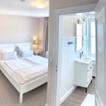 Schlafzimmer und Bad