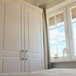 Schlafzimmer mit Kleiderschrank...