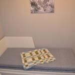 Ein weiterer Schlafbereich.
Das Bett steht im separatem Gästezimmer und ist ideal als
Kinderzimmer nutzbar.
Das Bett kann ausgezogen werden.