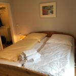 Das Schlafzimmer ist ruhig zur Seite gelegen.