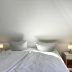 Schlafzimmer mit Doppelbett