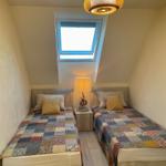 Schlafzimmer 2 mit zwei 90 x 200 Einzel-Boxspringbetten