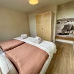 Schlafzimmer 1 mit 180 x 200 Boxspringbett