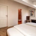 Zweites Schlafzimmer mit eigenem Badezimmer.