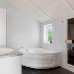 Bad mit Dusche, Badewanne und Waschmaschine