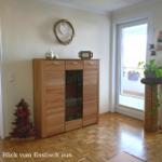 Blick vom Esstisch aus (Im Schrank: Gläser-Auswahl)