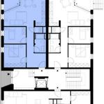 Architektonischer Grundriss eines mehrstöckigen Gebäudes mit mehreren Räumen und Treppenhäusern.