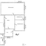Wohnung mit drei Schlafzimmern, Küche, Bad und Terrasse. Flur und Wohnzimmer sind vorhanden.