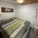 Schlafzimmer mit Doppelbett