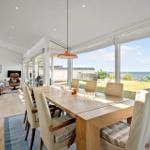 Dining room with sea view and terrace.