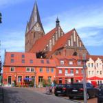 Barther Marktplatz mit Kirche