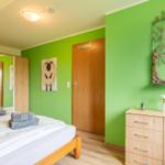 Schlafzimmer 1
