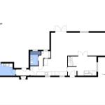 Stueplan zeigt Grundriss mit Küche, Bad, Schlafzimmer und Wohnbereich mit Sovesofa.