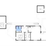 Wohnung mit Küche, Bad, Schlafzimmer und Privatbereich. Flur mit Treppe.