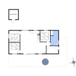 Dieses Haus hat zwei Schlafzimmer, eine Küche, ein Bad und eine Garage.