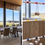 Terrasse mit Esstisch und Stühlen. Holzgeländer und Spielgerät im Hintergrund.