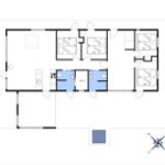 Wohnung mit vier Schlafzimmern, Küche und Sauna. Flur und Badezimmer sind ebenfalls eingezeichnet.