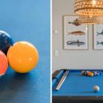 Blauer Billardtisch mit Bällen und Stöcken. Wand mit Fischposter und Deckenleuchte.
