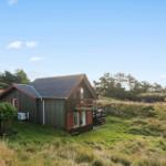 Holzhäuschen mit Terrasse und Grünanlage auf Hügeln