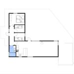 Wohnung mit drei Schlafzimmern, Küche und Bad. Grundriss mit Kompass.