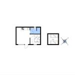 Wohnung mit Küche, Bad und Schlafzimmer. Raumverteilung und Orientierung eingezeichnet.
