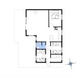 Wohnung mit drei Schlafzimmern, Küche und Bad. Raumplan mit Orientierung.