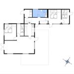 Wohnung mit mehreren Schlafzimmern und Bad. Flur mit Treppe. Raumübersicht.