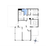 Wohnung mit drei Schlafzimmern, Küche und Bad. Grundriss mit Orientierung.