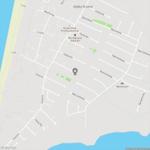 Karte zeigt Standort in Vejlby Strand mit Straßen und Strandnähe.